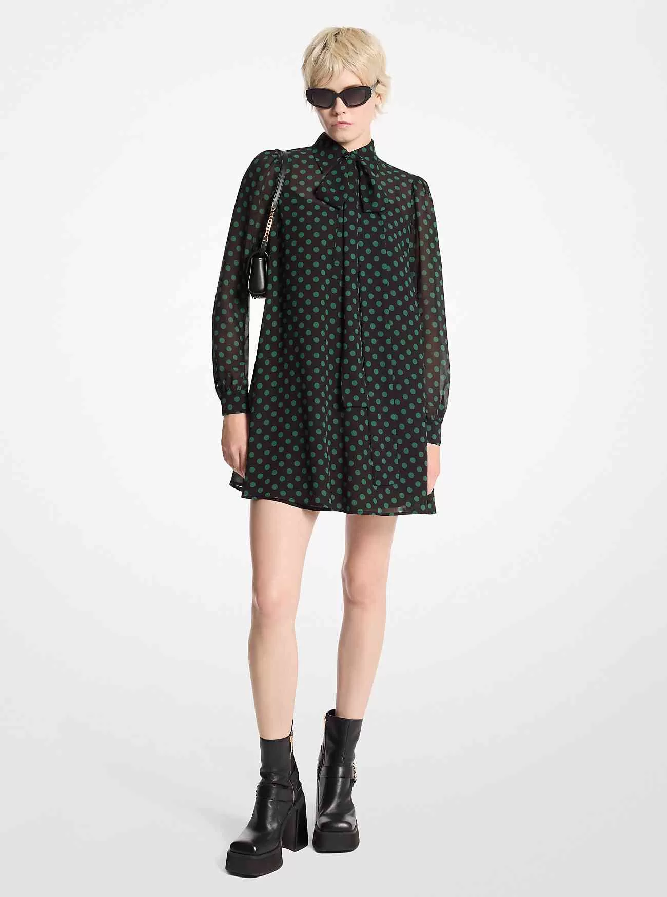 Abito con cravatta in georgette a pois