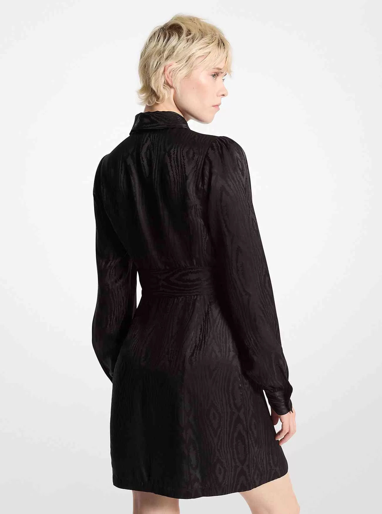 Abito in moiré con allacciatura al collo