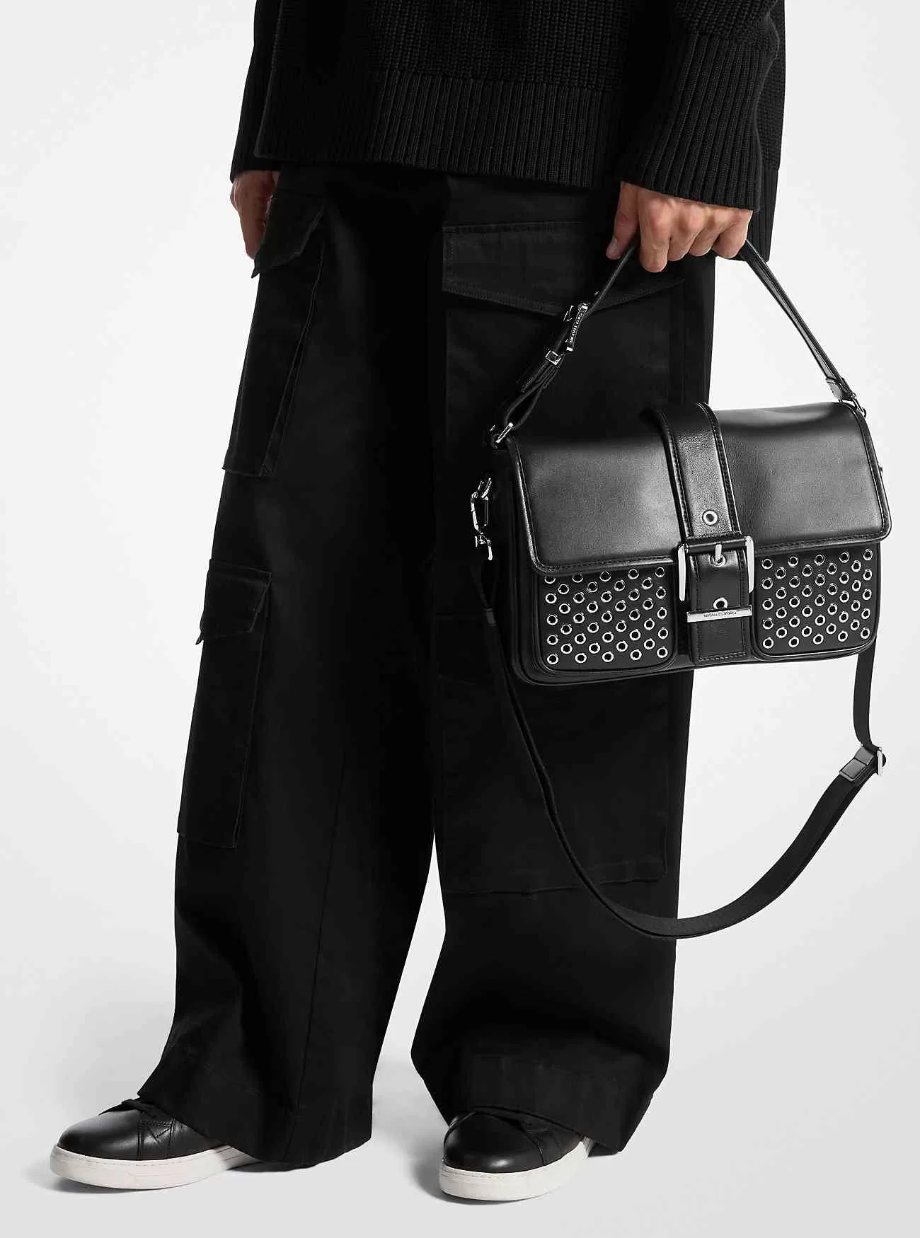 Borsa a tracolla Colby media in pelle con occhielli Borsa a tracolla Colby media in pelle con occhielli