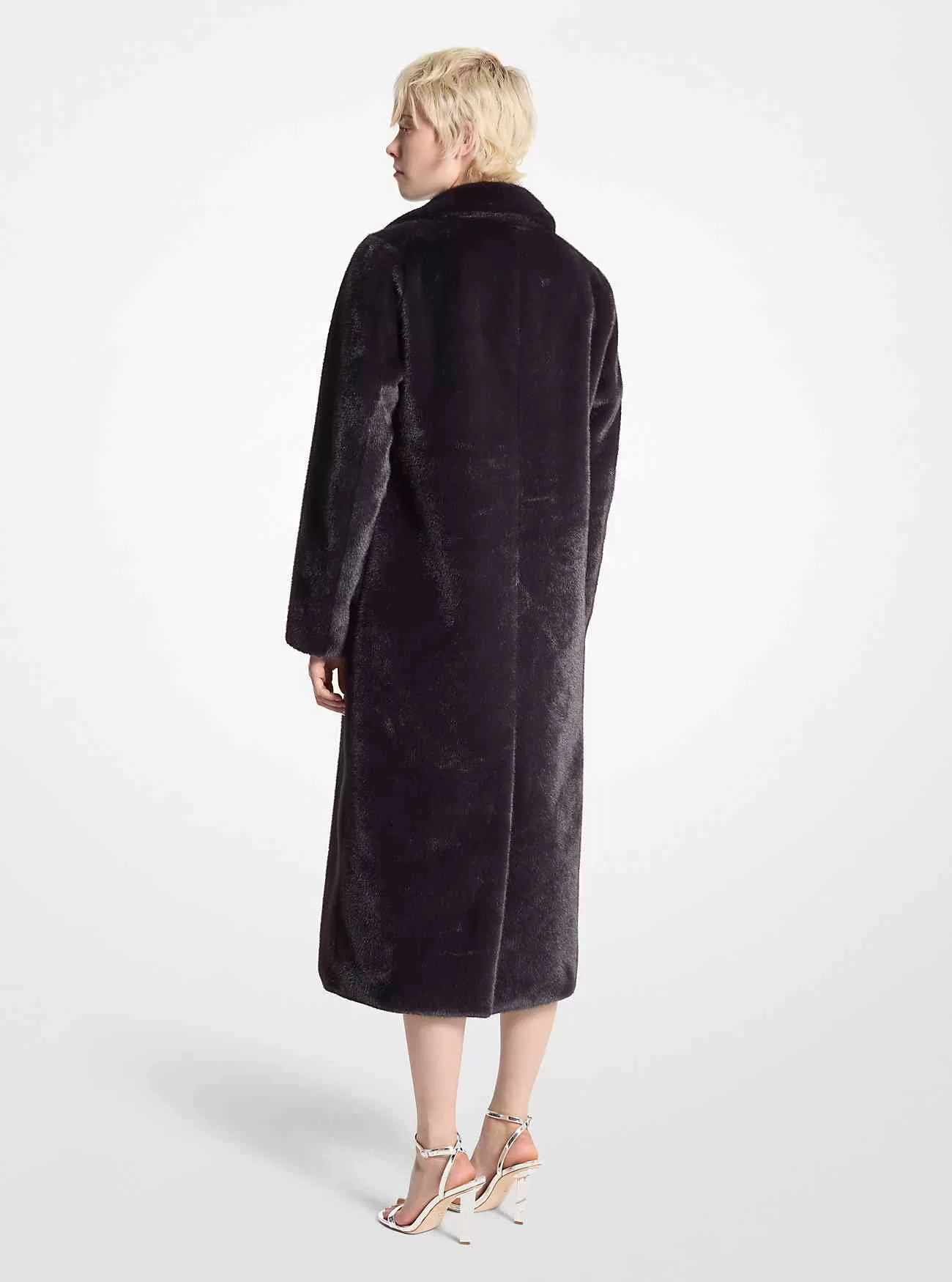 Cappotto doppiopetto oversize in pelliccia sintetica