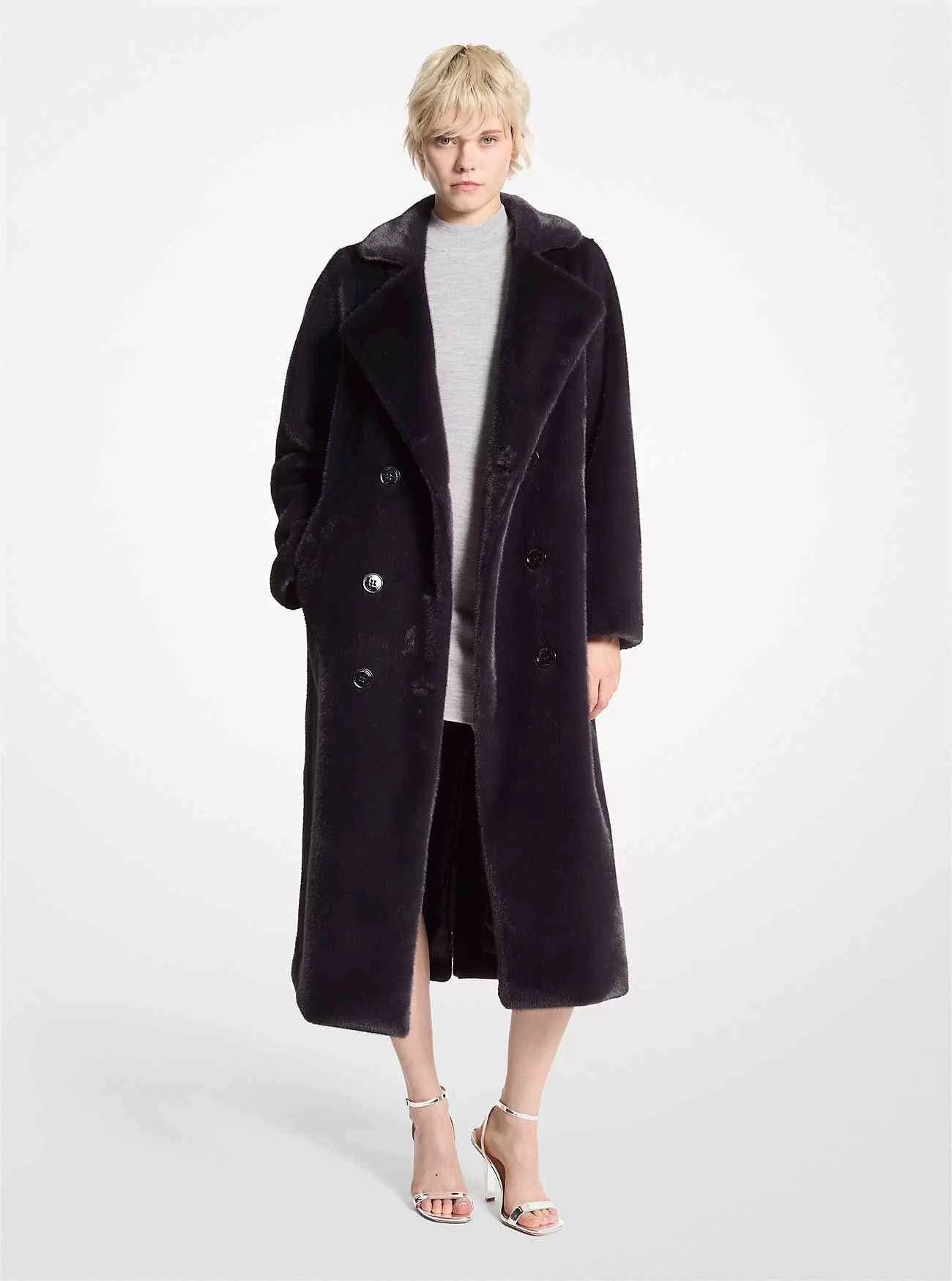 Cappotto doppiopetto oversize in pelliccia sintetica