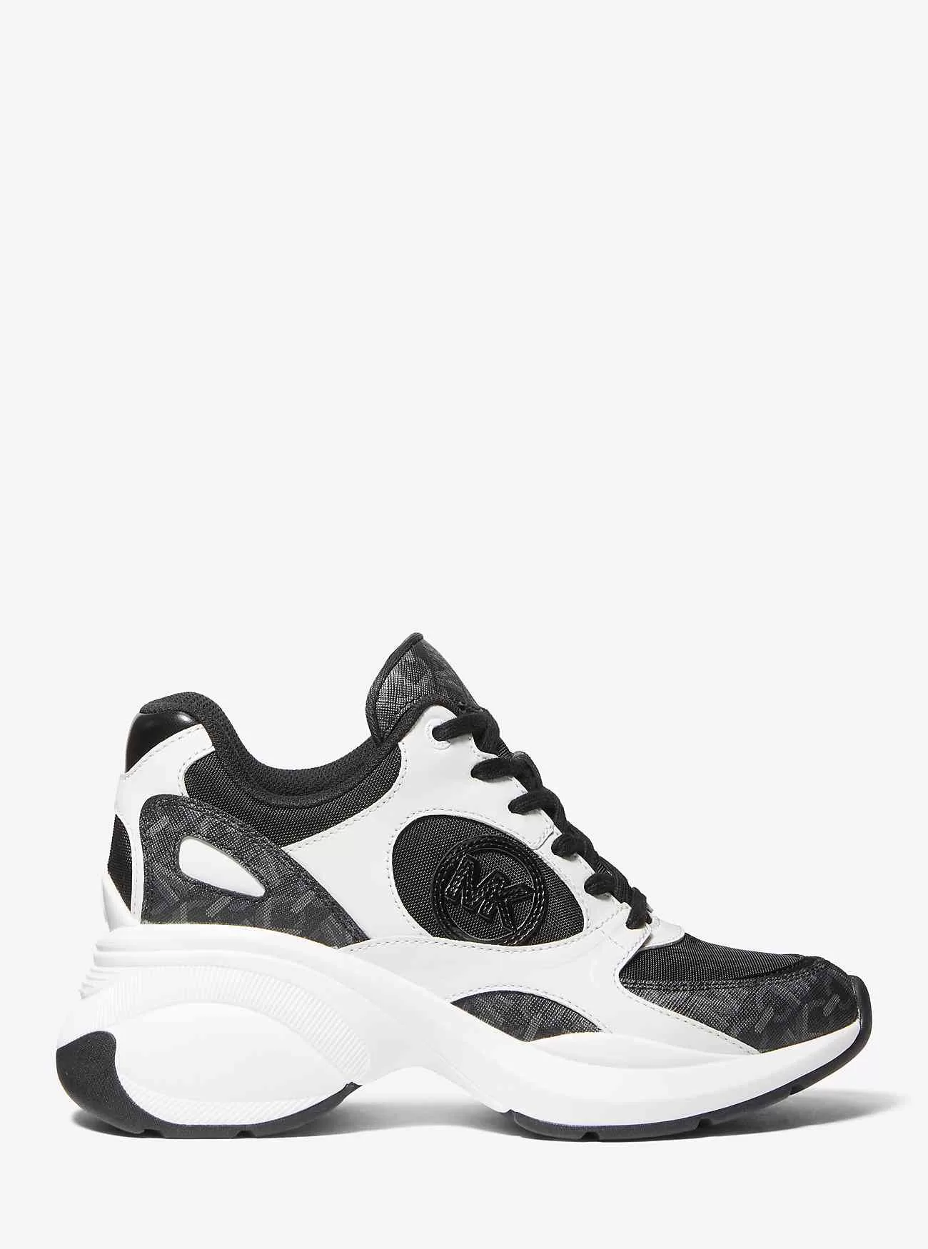 Logo firmato Zuma Empire e scarpa da ginnastica in rete