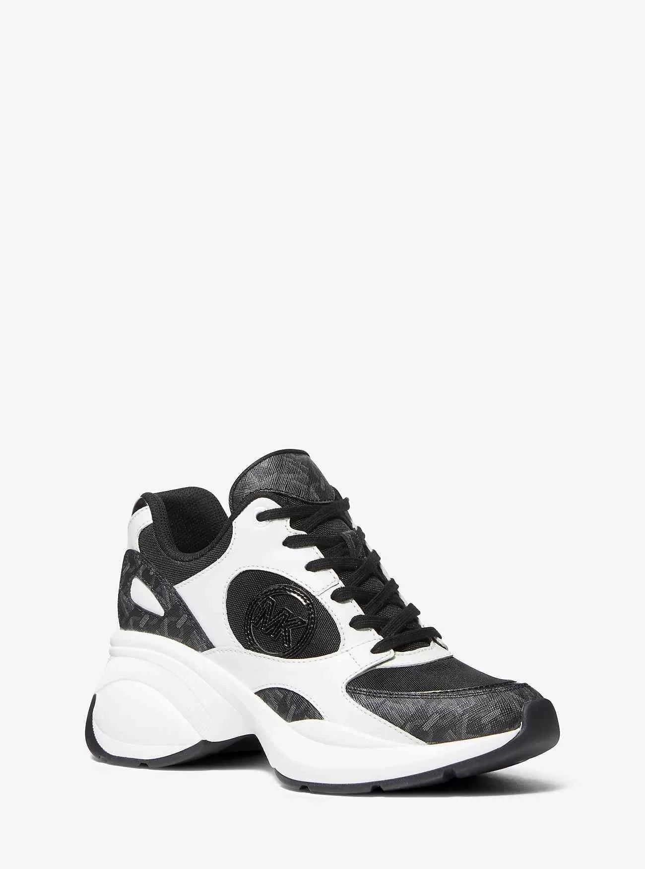 Logo firmato Zuma Empire e scarpa da ginnastica in rete