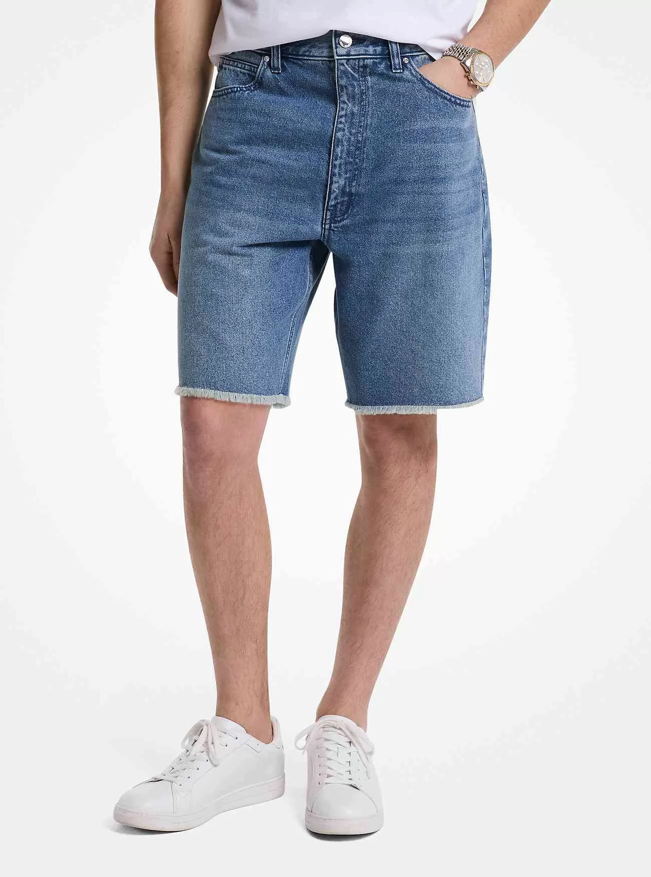 Pantaloncini di jeans sfilacciati