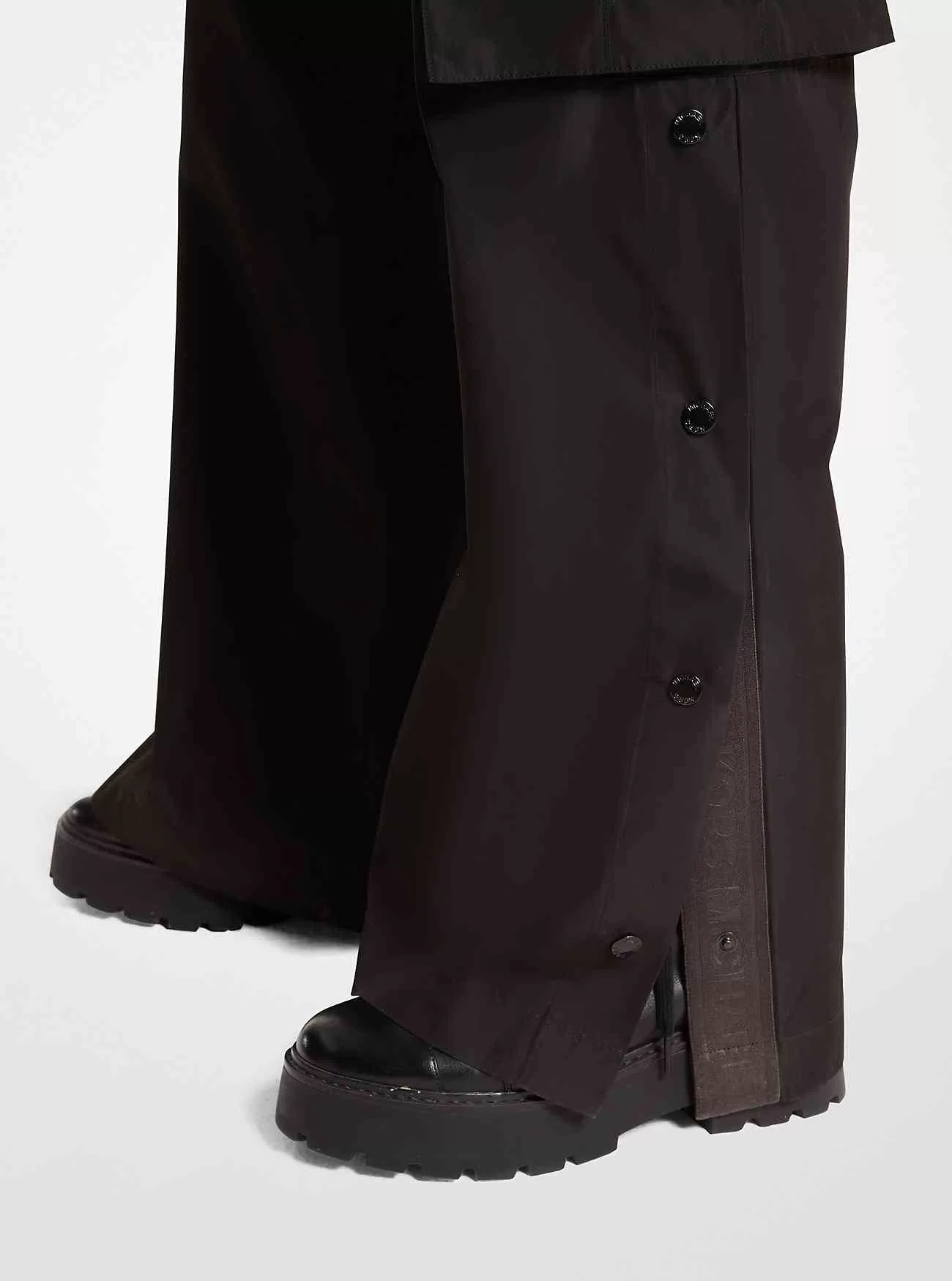 Pantaloni cargo a gamba larga in tessuto Pantaloni cargo a gamba larga in tessuto