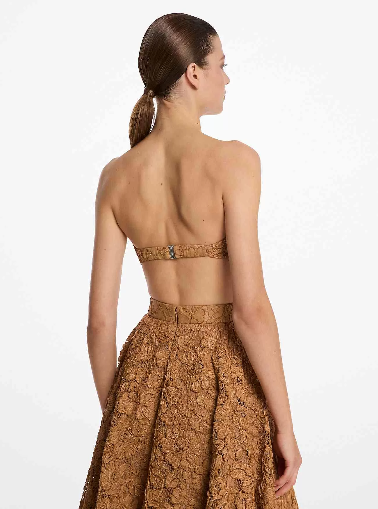 Top a fascia in pizzo floreale ricamato a mano