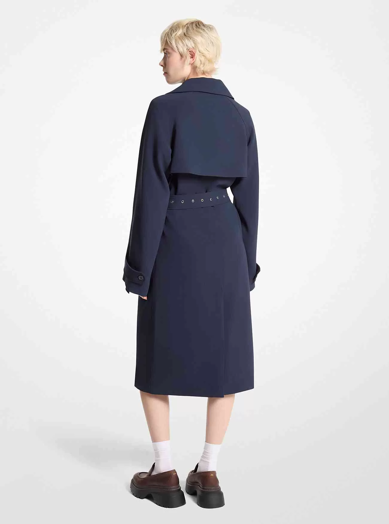 Trench in crêpe testurizzato con cintura